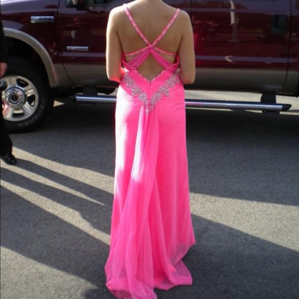 Madeline Gardner hot pink prom dress